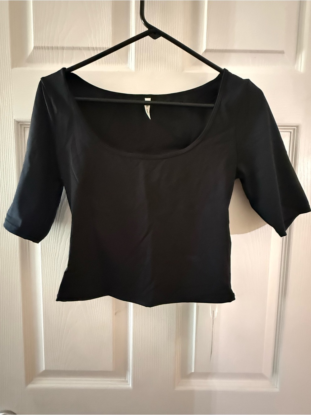 Halara Black Scoop Neck Crop Top 3/4 Sleeve - Large